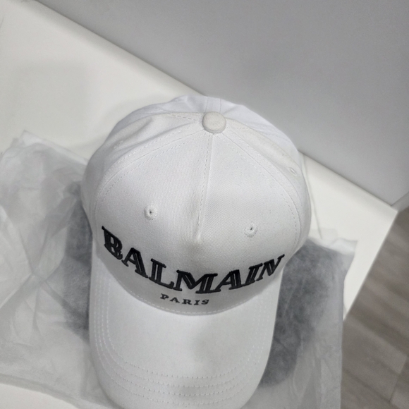 Balmain White Cap - Picture 2 of 3